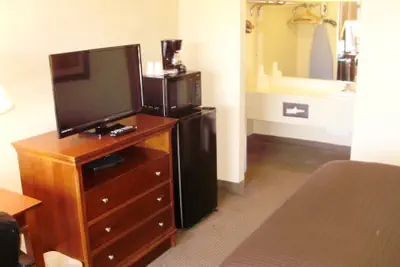 Photo 5 - Trade Winds Central Inn