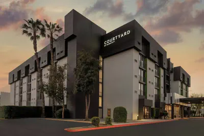 Photo 2 - Courtyard San Jose Airport