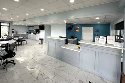 Photo 4 - Days Inn by Wyndham Lake Charles