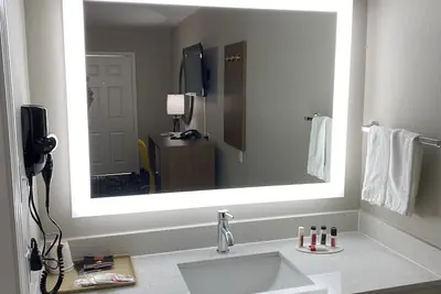 Photo 5 - Days Inn by Wyndham Lake Charles