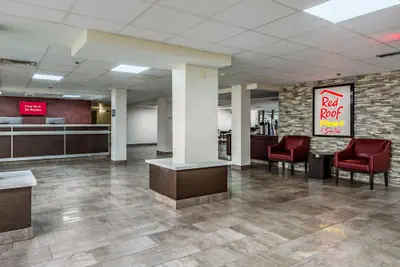 Photo 4 - Red Roof Inn PLUS+ & Suites Houston - IAH Airport SW