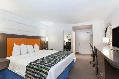 Photo 4 - Days Inn by Wyndham Lanham Washington DC