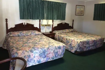 Photo 4 - Rapids Inn and Suites
