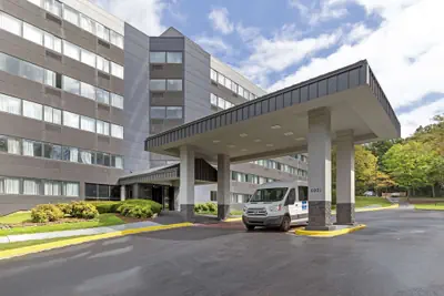 Photo 2 - Clarion Hotel & Suites BWI Airport North