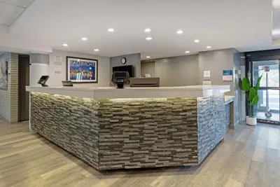 Photo 5 - Clarion Hotel & Suites BWI Airport North