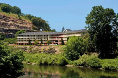 Photo 2 - The Lodge at Roseburg