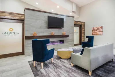 Photo 3 - La Quinta Inn & Suites by Wyndham Chattanooga-Hamilton Place