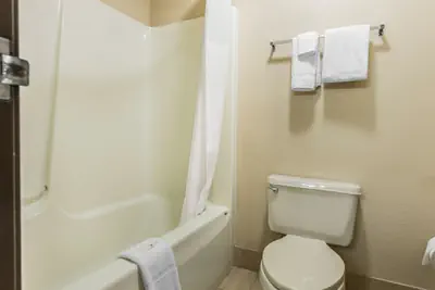 Photo 3 - Quality Inn Mount Vernon, IL