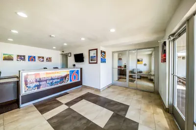 Photo 3 - Motel 6 Dallas, TX - Farmers Branch
