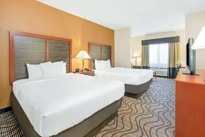 Photo 4 - La Quinta Inn & Suites by Wyndham Midwest City - Tinker AFB