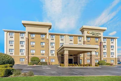 Photo 2 - La Quinta Inn & Suites by Wyndham Midwest City - Tinker AFB