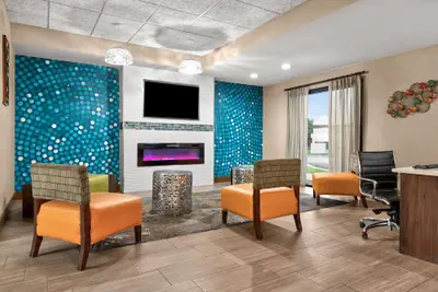 Photo 5 - La Quinta Inn & Suites by Wyndham Midwest City - Tinker AFB