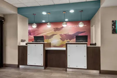 Photo 3 - La Quinta Inn & Suites by Wyndham Midwest City - Tinker AFB