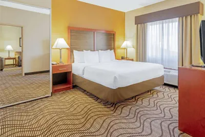 Photo 5 - La Quinta Inn & Suites by Wyndham Midwest City - Tinker AFB