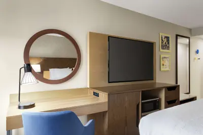 Photo 5 - Hampton Inn Kansas City-Airport