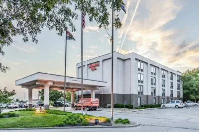 Photo 2 - Hampton Inn Kansas City-Airport