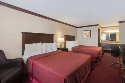 Photo 5 - Days Inn by Wyndham Auburn