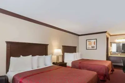 Photo 3 - Days Inn by Wyndham Auburn