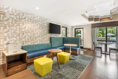 Photo 3 - Hampton Inn Fort Myers-Airport & I-75