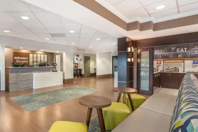 Photo 5 - Hampton Inn Fort Myers-Airport & I-75
