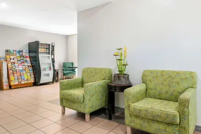 Photo 4 - Quality Inn Sarasota North Near Lido Key Beach