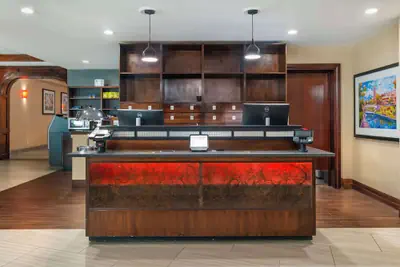 Photo 4 - Best Western Plus Kansas City Sports Complex Hotel