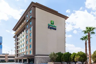 Photo 2 - HI Express El Paso Downtown by IHG