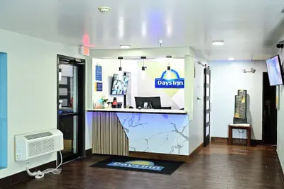 Photo 4 - Days Inn by Wyndham Salina I-70