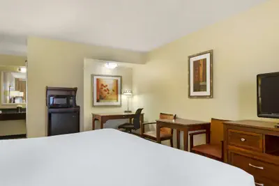 Photo 5 - Best Western McAllen Medical Center