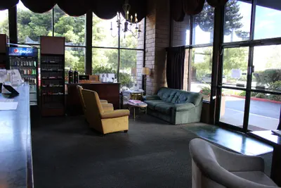 Photo 2 - Days Inn & Suites by Wyndham Sunnyvale