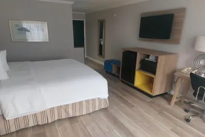 Photo 2 - Days Inn & Suites by Wyndham Mountain View