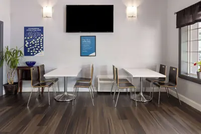 Photo 4 - Days Inn by Wyndham Aberdeen
