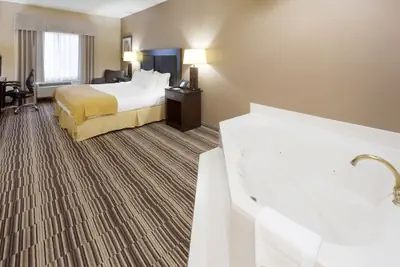 Photo 5 - Holiday Inn Express Hotel & Suites Burlington by IHG