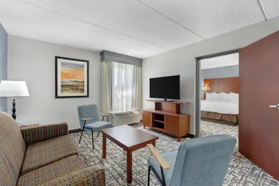 Photo 5 - Best Western Plus Fresno Airport Hotel