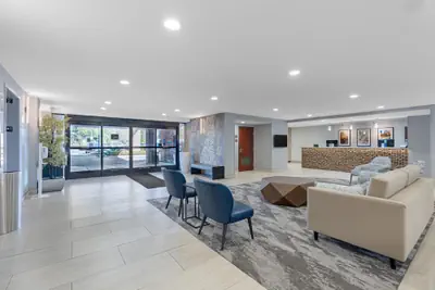Photo 2 - Best Western Plus Fresno Airport Hotel