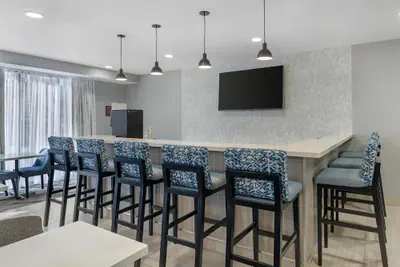 Photo 4 - Best Western Plus Fresno Airport Hotel
