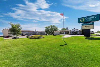 Photo 2 - Quality Inn Lakefront