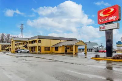 Photo 2 - Econo Lodge Seymour
