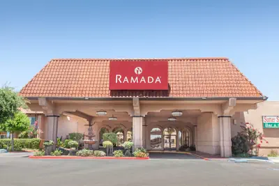 Photo 2 - Ramada by Wyndham Fresno North