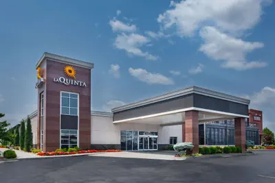 Photo 2 - La Quinta Inn & Suites by Wyndham Joplin