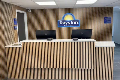Photo 5 - Days Inn by Wyndham La Crosse
