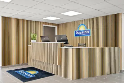 Photo 4 - Days Inn by Wyndham La Crosse