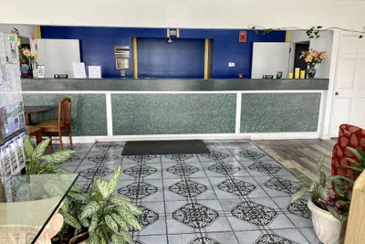 Photo 3 - Motel 6 Marianna, FL