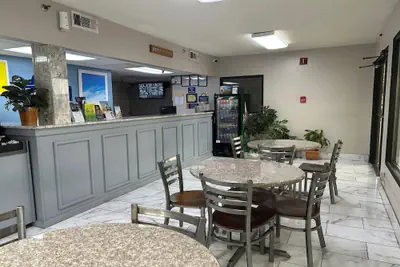 Photo 3 - Days Inn by Wyndham Dublin GA