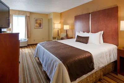 Photo 2 - Best Western Plus Richmond Airport Hotel