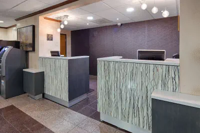 Photo 3 - Best Western Plus Richmond Airport Hotel