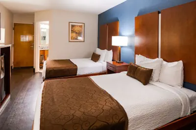 Photo 5 - Best Western Plus Richmond Airport Hotel