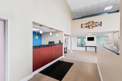 Photo 4 - Best Western Airport Inn