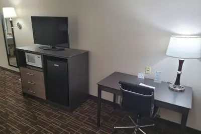 Photo 5 - Best Western Airport Inn