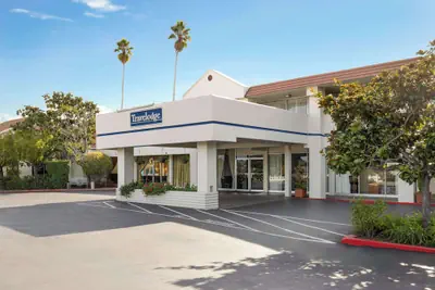 Photo 2 - Travelodge by Wyndham Monterey Bay